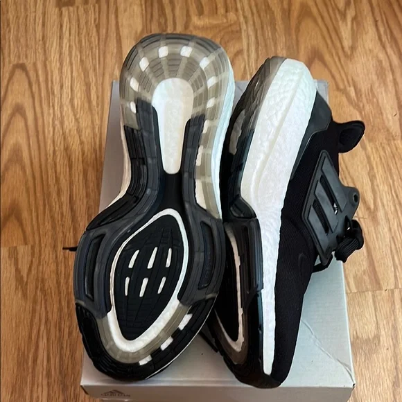 Adidas Ultraboost 22 W Black and White Running Shoes - Picture 5 of 5